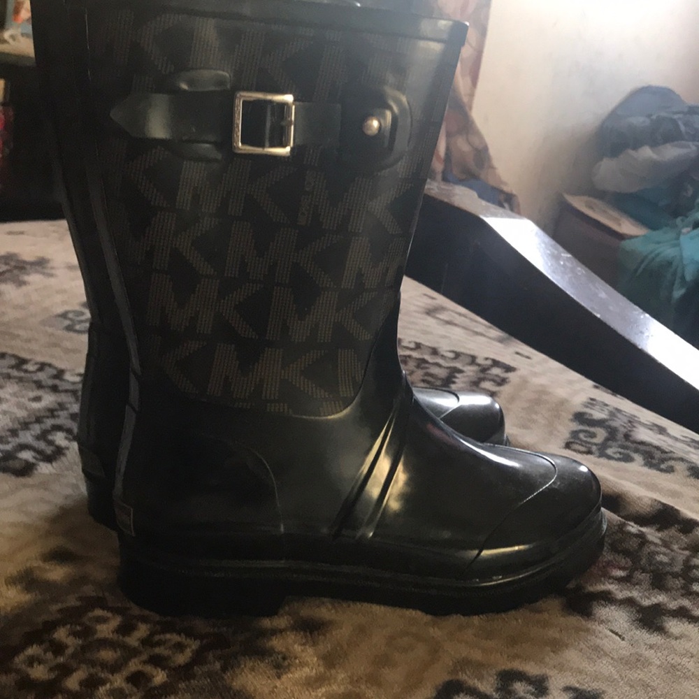 Micheal kors rain boots